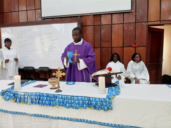 Célébration de la messe des defunts à l'Universitaire Catholique Saint Jérôme de Douala