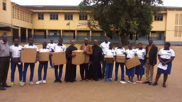 Des ordinateurs pour les collèges Saint Charles  Borromée et Notre Dame des Nations de Yassa